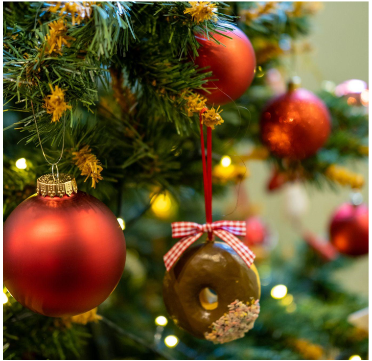 Prelit Artificial Christmas Trees: A Sustainable and Eco-Friendly Alternative